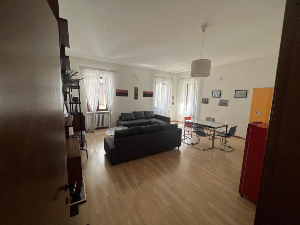 פסקיארה דל גארדה La Torretta Apartment מראה חיצוני תמונה