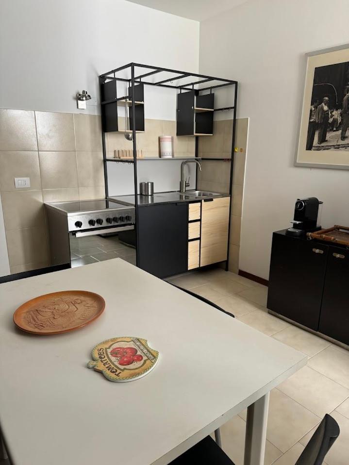 פסקיארה דל גארדה La Torretta Apartment מראה חיצוני תמונה