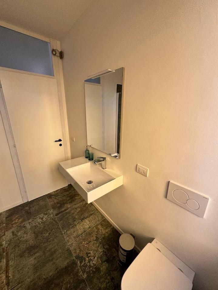 פסקיארה דל גארדה La Torretta Apartment מראה חיצוני תמונה