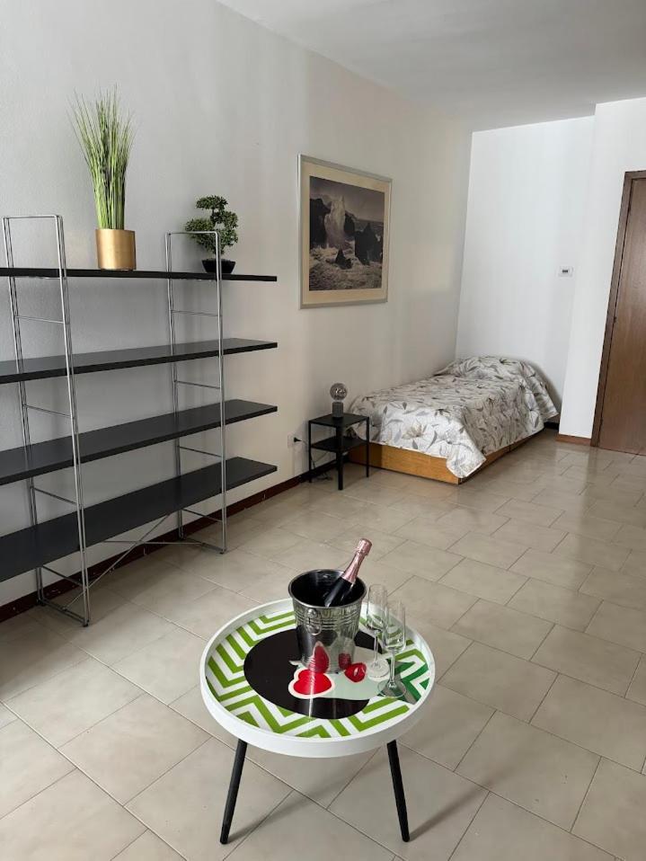 פסקיארה דל גארדה La Torretta Apartment מראה חיצוני תמונה