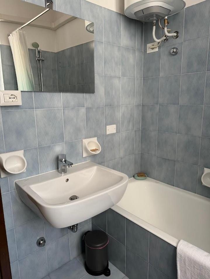 פסקיארה דל גארדה La Torretta Apartment מראה חיצוני תמונה