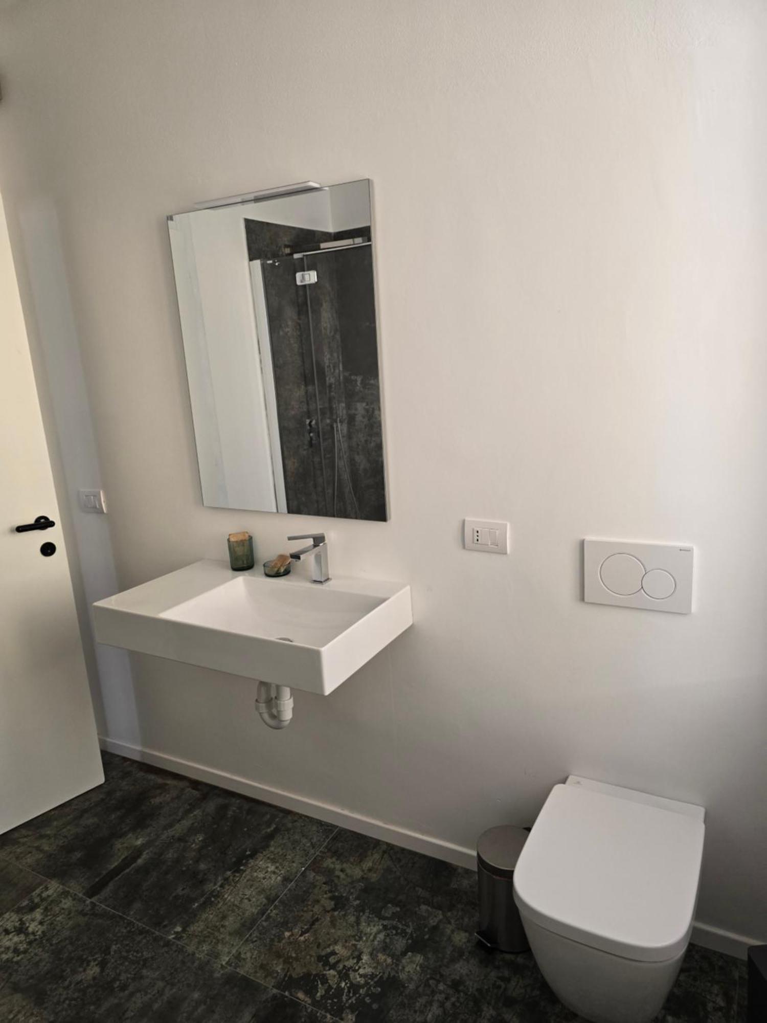 פסקיארה דל גארדה La Torretta Apartment מראה חיצוני תמונה